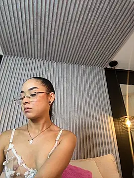 Mialarouse élő XXX-chatje