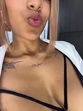 SinLunaXXX Live XXX-chat