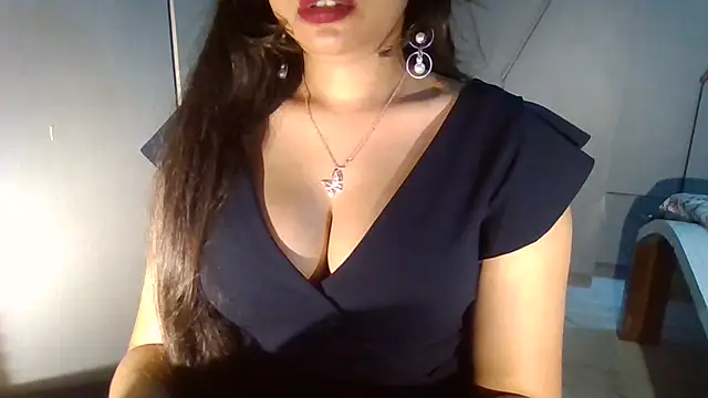 Chatroom XXX en direct de Yashika_Loves