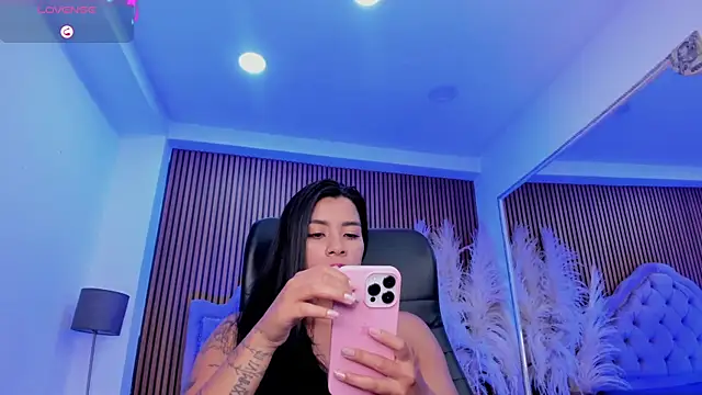 Chat +18 de SelenaStonne ao vivo