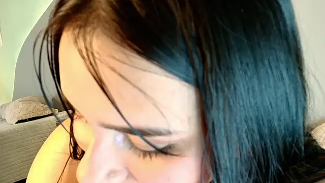 Nicollevsconttei Adlı Modelin Canlı XXX Sohbeti