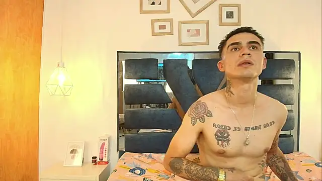 Chat +18 de Irina_and_Max ao vivo