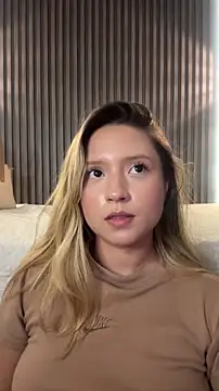 MiaPetit_ Adlı Modelin Canlı XXX Sohbeti