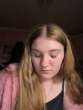 FLOWERS555 Adlı Modelin Canlı XXX Sohbeti