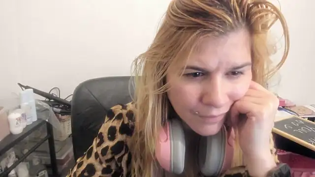 new_but_cute – Naživo XXX chat