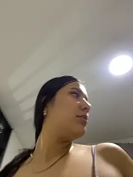 IsabellaJoness_: απευθείας συνομιλία ΧΧΧ