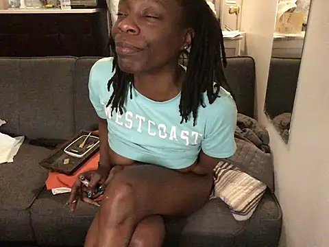 littyleesh1 Adlı Modelin Canlı XXX Sohbeti