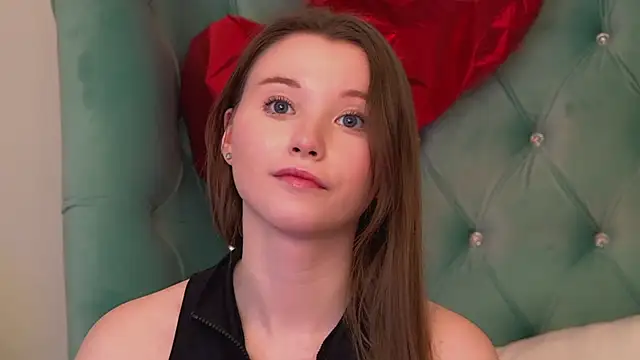 KeiraAstin Webbikameraesitys