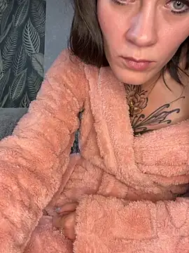 Feuchtes_traumchenn – Naživo XXX chat