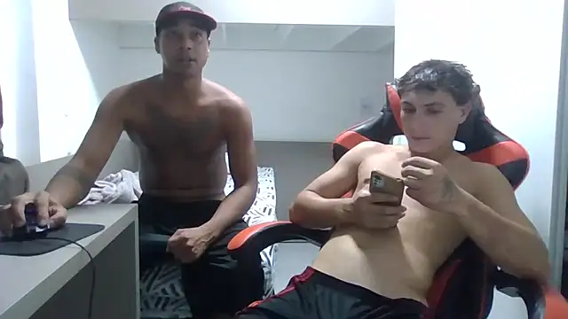 JUNINHOLEKEJR Adlı Modelin Canlı XXX Sohbeti