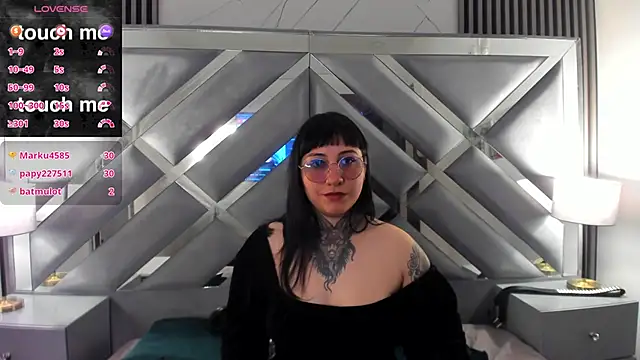 Chatroom XXX en direct de Ravenna666_