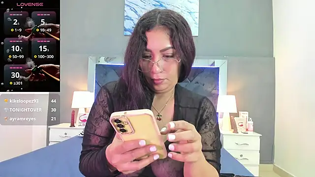 Lauralove_69: онлайн-секс-чат