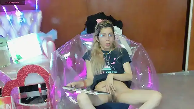 XXX chat uživo modela Skinygirl