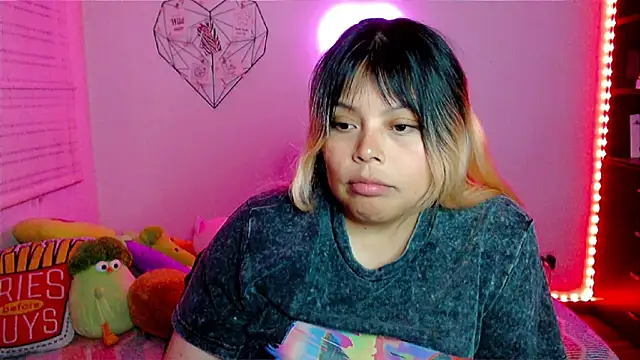 Show modela EllieMoonX na web-kameri