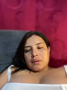 Emi33_ লাইভ XXX চ্যাট