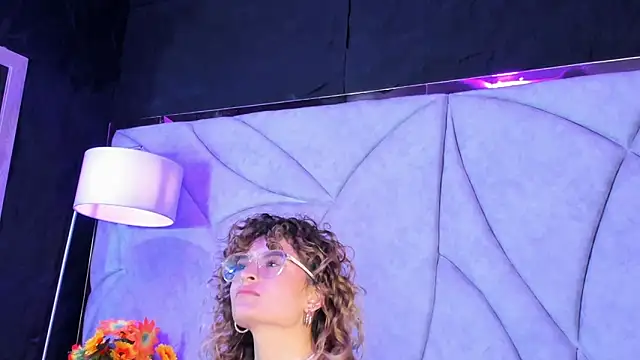 EmiliRouse_ Adlı Modelin Canlı XXX Sohbeti