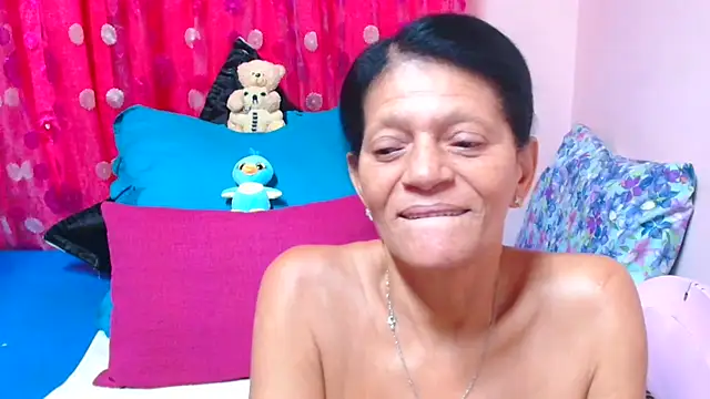 Chat +18 de SLUTTYROXY ao vivo