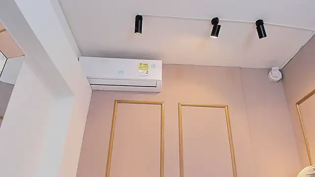 NahimiThompson's Live XXX Chat