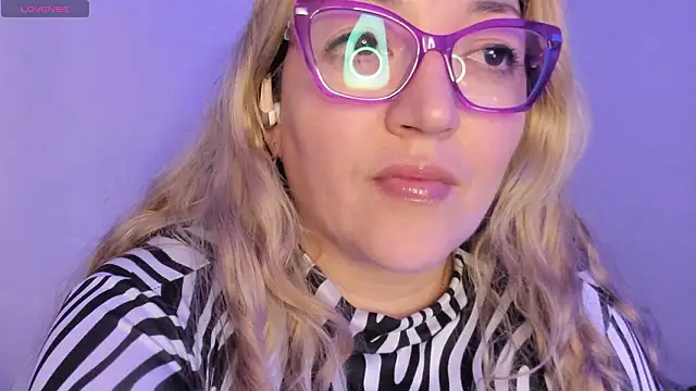 Naty_Mature_: διαδικτυακό σόου στην κάμερα