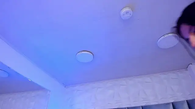 HollyPeach Adlı Modelin Canlı XXX Sohbeti