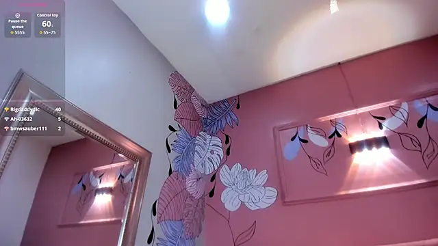 tiiny_emillyのライブXXXチャット