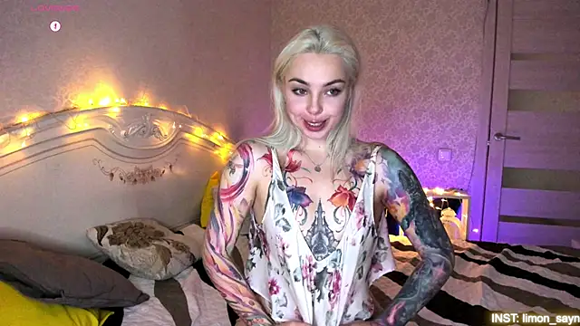 Czat XXX na żywo – LillyMoure_