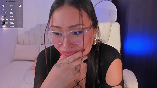 AmberLewis_ élő XXX-chatje