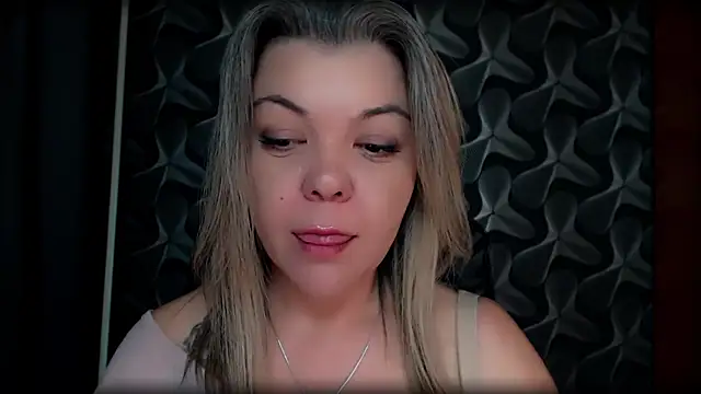 TheDomme élő XXX-chatje