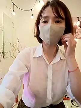 Emma_Linh Show in webcam