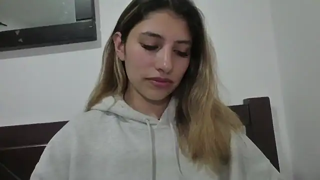 AliceTeenager___ Show in webcam