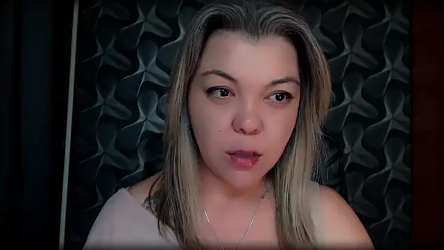 Chatroom XXX en direct de TheDomme