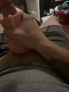 biggzee6: διαδικτυακό σόου στην κάμερα