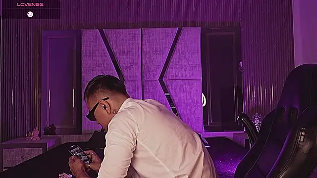 LiamDeep Live XXX Chat