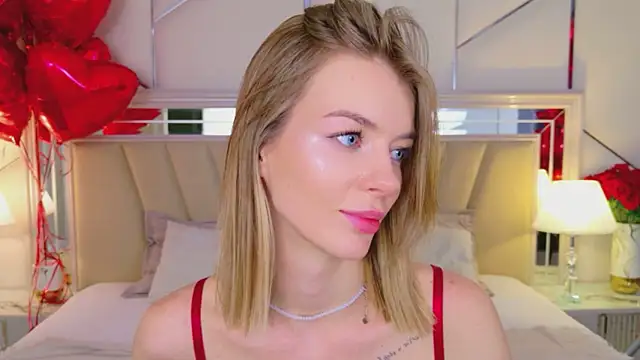 MeganMour Adlı Modelin Canlı XXX Sohbeti