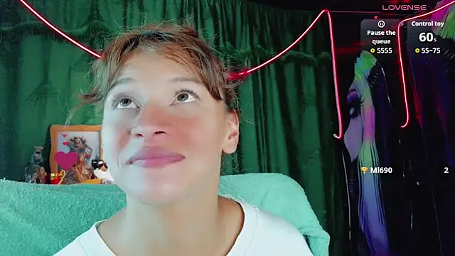 Summer_XO: διαδικτυακό σόου στην κάμερα