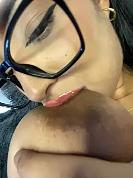 แชท XXX สดของ SaharQamar