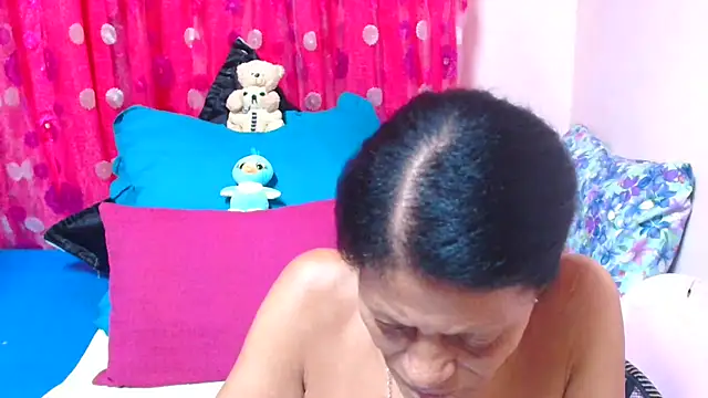 SLUTTYROXY élő XXX-chatje