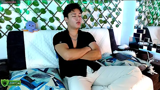 Liam_Chameliam Adlı Modelin Canlı XXX Sohbeti