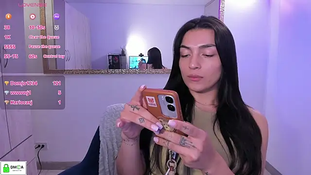 Chat +18 de EricaVanderhill ao vivo