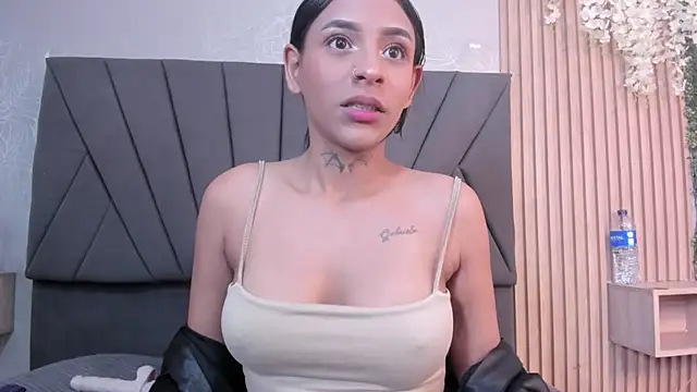 Chatroom XXX en direct de LesliePetit