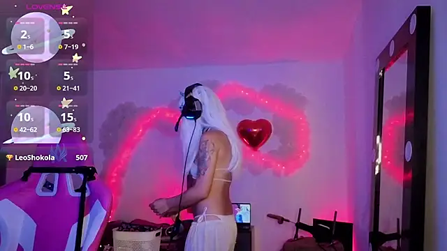 larah_uwu Chat XXX in diretta