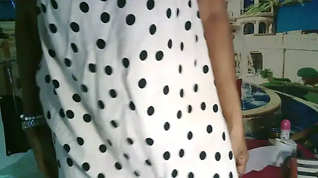 IndianSexcSmyle's Live XXX Chat