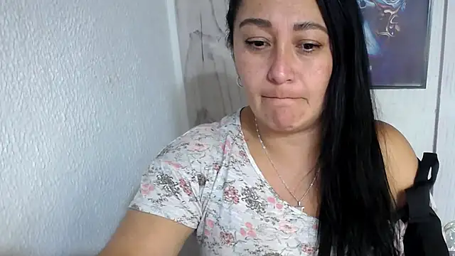 XXX chat uživo modela JULIANAWET69