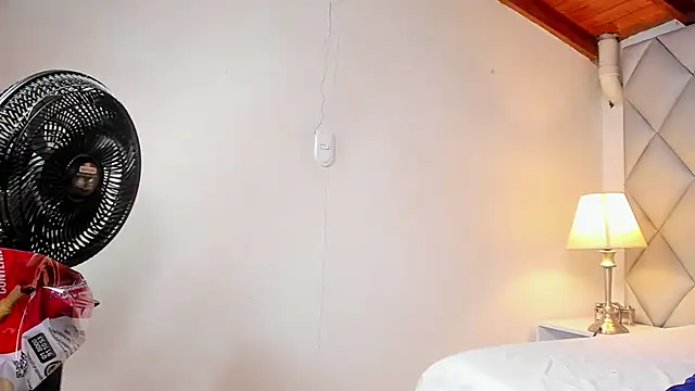 AuroraRicci: διαδικτυακό σόου στην κάμερα