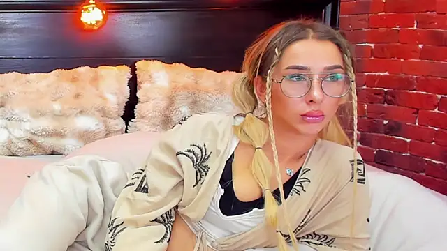 Онлайн чат XXX ChristynaRoss