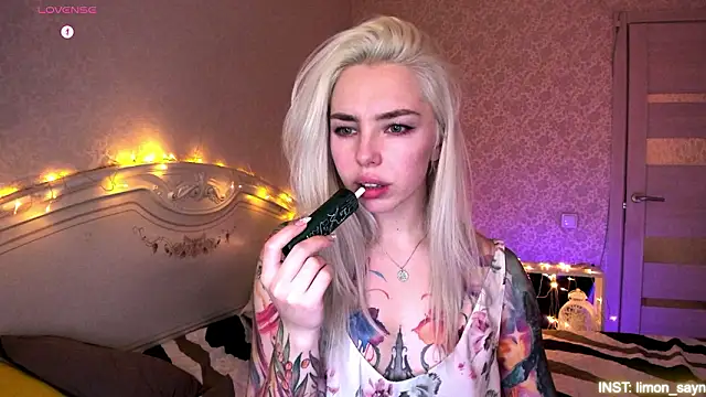 Онлайн чат XXX LillyMoure_