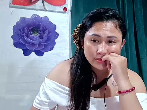 Ugly-Filipina's Live XXX Chat