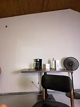 jani_plox Live XXX Chat