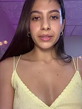 Lenapink19 Adlı Modelin Canlı XXX Sohbeti