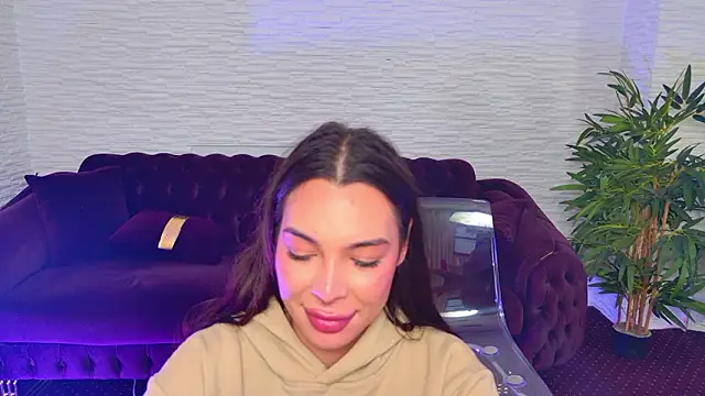 MollyDolley Adlı Modelin Canlı XXX Sohbeti